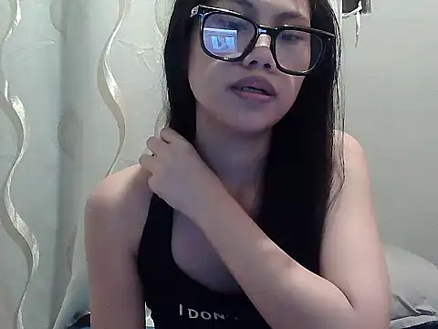 Snapshot of VelvetCharm_pinay chatting on December 3, 2025, 11:47 pm VelvetCharm pinay online show from December 3, 2025, 11:47 pm