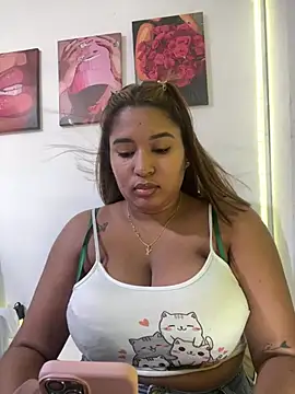 morena-2025 online show from May 5, 2026, 7:50 pm