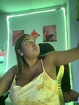 morena-2025 online show from May 23, 2026, 9:36 pm