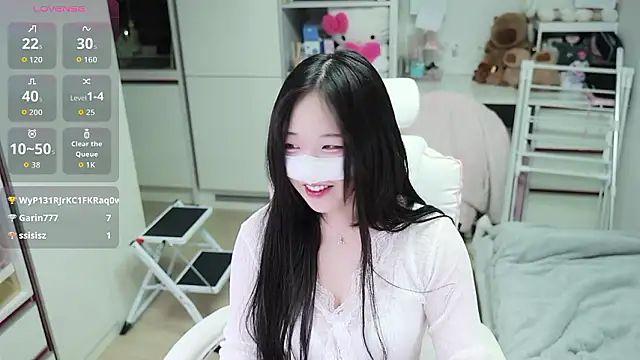 kimhyeona2005 online show from May 3, 2026, 12:09 pm