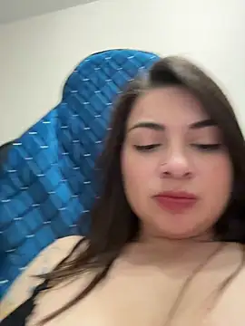 Lovynna online show from May 24, 2026, 6:52 pm