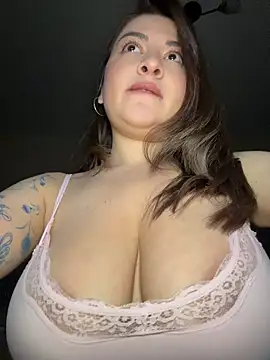 Lovynna online show from April 29, 2026, 5:52 pm