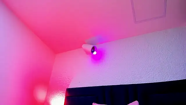 Snapshot of VictoriaRouge_ chatting on March 17, 2026, 5:10 am VictoriaRouge online show from March 17, 2026, 5:10 am