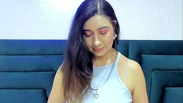 VictoriaRouge  online show from May 5, 2026, 8:34 pm