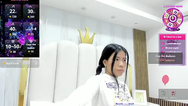 roxyflame  online show from April 22, 2026, 11:28 am