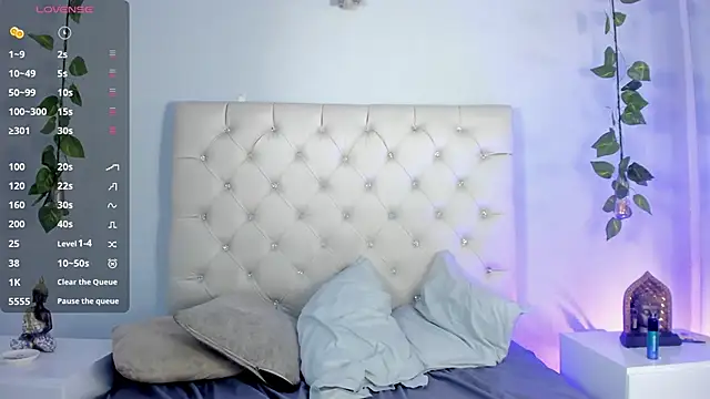 GabrielaSuarez  online show from May 4, 2026, 2:26 am