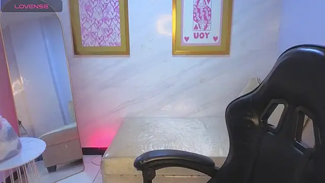 Evy Luxx v online show from April 24, 2026, 3:41 am