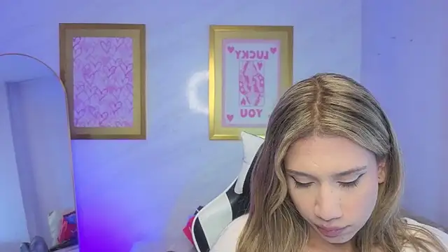 Evy Luxx v online show from March 17, 2026, 3:31 am