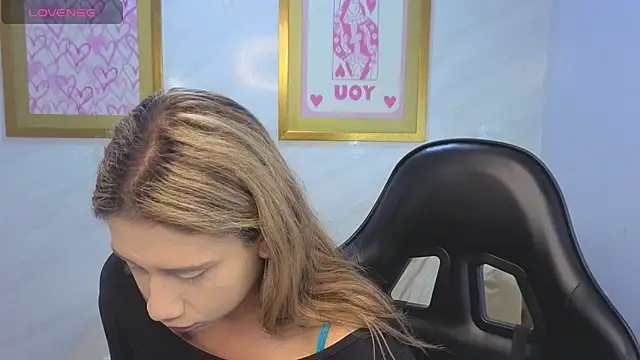 Evy Luxx v online show from April 23, 2026, 3:35 am