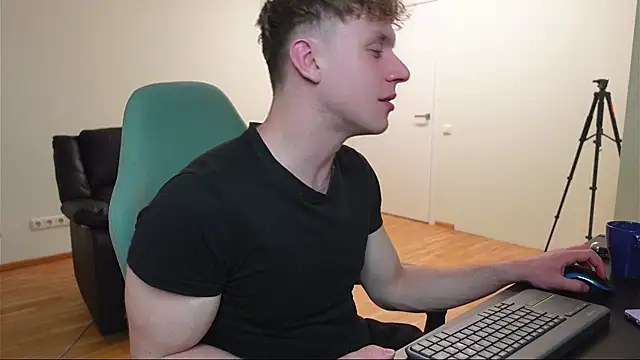 Charles Dreams online show from April 3, 2026, 10:38 pm