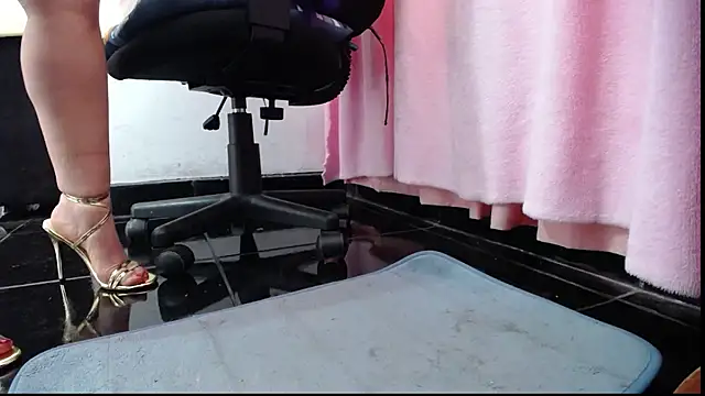 sasha sexy1 online show from June 17, 2026, 6:18 pm