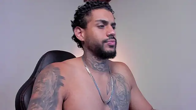 Snapshot of LuigiVitale_1 chatting on February 12, 2026, 1:05 am LuigiVitale 1 online show from February 12, 2026, 1:05 am