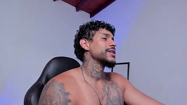 Snapshot of LuigiVitale_1 chatting on March 22, 2026, 1:20 am LuigiVitale 1 online show from March 22, 2026, 1:20 am