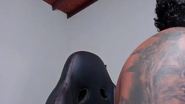 Snapshot of LuigiVitale_1 chatting on March 14, 2026, 1:11 am LuigiVitale 1 online show from March 14, 2026, 1:11 am