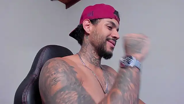 Snapshot of LuigiVitale_1 chatting on March 6, 2026, 1:11 am LuigiVitale 1 online show from March 6, 2026, 1:11 am