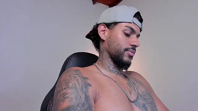 Snapshot of LuigiVitale_1 chatting on February 19, 2026, 1:46 am LuigiVitale 1 online show from February 19, 2026, 1:46 am