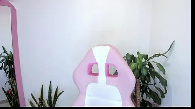 SOFIA SWEETT22 online show from December 5, 2025, 1:21 pm