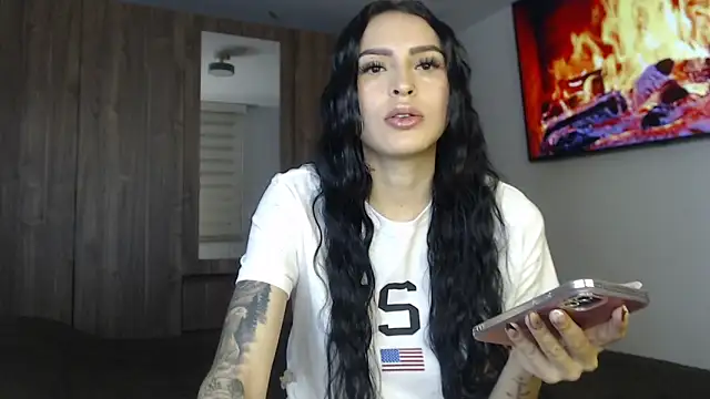 Linda  fiore online show from April 24, 2026, 3:41 am