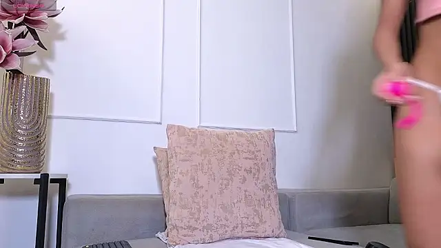 zendayavg online show from February 3, 2026, 12:10 pm