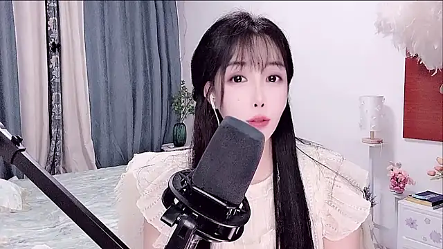 Laura 520 online show from June 17, 2026, 12:15 pm