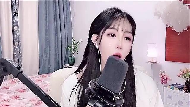 Laura 520 online show from June 15, 2026, 12:38 pm