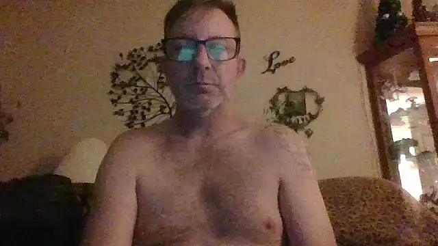 Snapshot of longsmooth4u chatting on December 15, 2025, 6:30 am longsmooth4u online show from December 15, 2025, 6:30 am