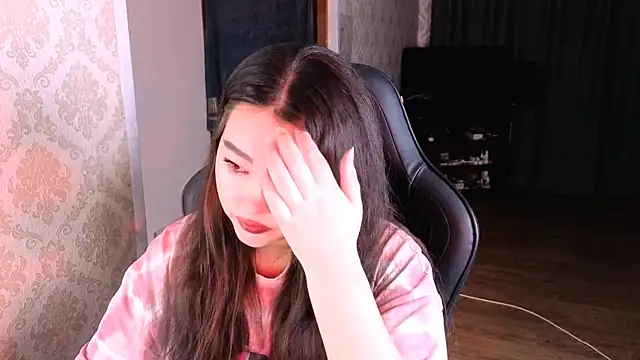 Snapshot of Emma_Uilson chatting on March 2, 2026, 2:02 pm Emma Uilson online show from March 2, 2026, 2:02 pm