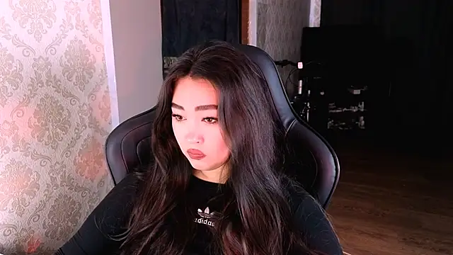 Snapshot of Emma_Uilson chatting on February 16, 2026, 5:50 am Emma Uilson online show from February 16, 2026, 5:50 am