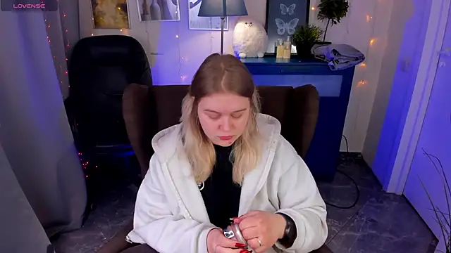 LouiseMous online show from February 4, 2026, 8:04 pm