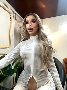  SandraHornball  online show from November 26, 2025, 10:21 pm