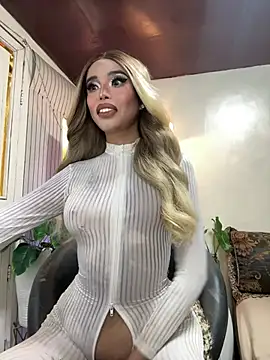 Snapshot of _SandraHornball_ chatting on February 18, 2026, 1:47 am SandraHornball online show from February 18, 2026, 1:47 am