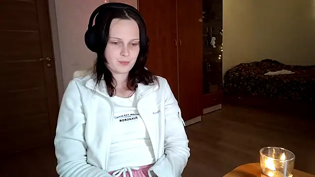 LouiseMarengo online show from November 17, 2025, 5:39 pm