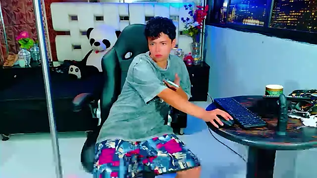 lunabustygirl online show from November 26, 2025, 9:20 am