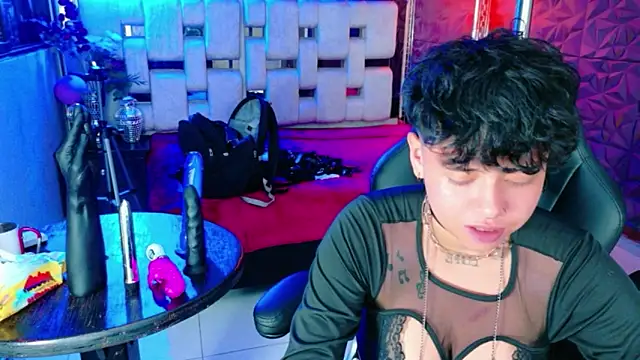 lunabustygirl online show from February 3, 2026, 6:22 am