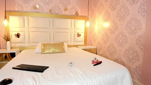 Snapshot of arietta_skinny chatting on February 23, 2026, 11:44 am arietta skinny online show from February 23, 2026, 11:44 am