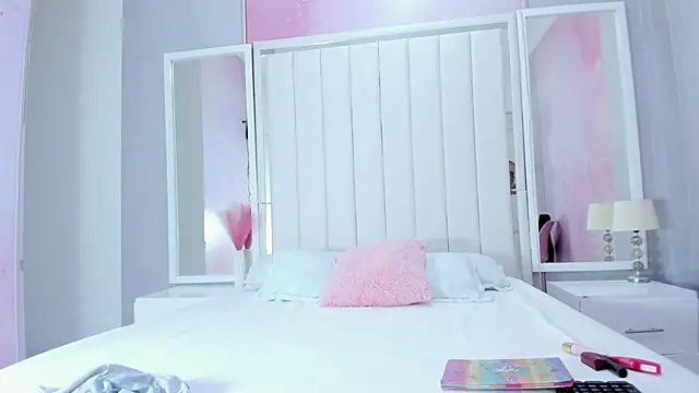 Snapshot of arietta_skinny chatting on March 6, 2026, 12:00 pm arietta skinny online show from March 6, 2026, 12:00 pm