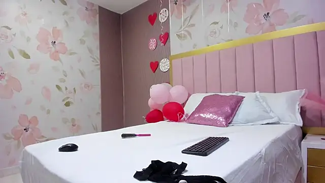 Snapshot of arietta_skinny chatting on March 1, 2026, 11:43 am arietta skinny online show from March 1, 2026, 11:43 am