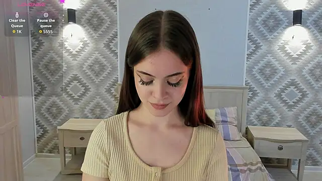 luxe girl online show from April 28, 2026, 8:35 pm