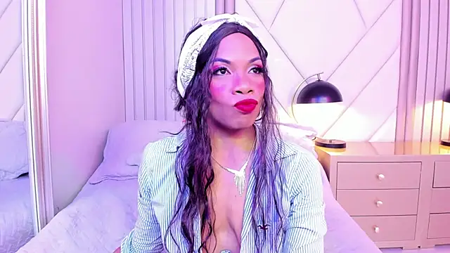 LailaDavidson online show from July 4, 2026, 12:32 pm