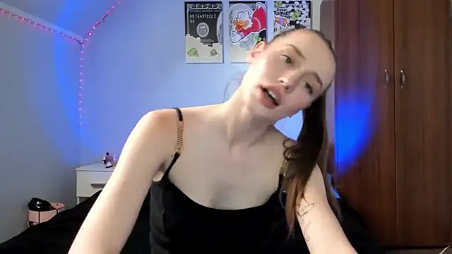 tinyglow online show from January 12, 2026, 3:57 am