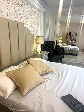 IvannaClaire online show from December 17, 2025, 12:32 pm