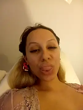 Snapshot of cleopatravodos chatting on November 19, 2025, 2:39 pm cleopatravodos online show from November 19, 2025, 2:39 pm