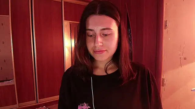 KristinaScott online show from April 3, 2026, 3:40 pm