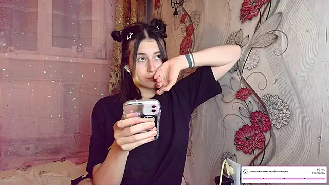 KristinaScott online show from December 5, 2025, 3:43 pm