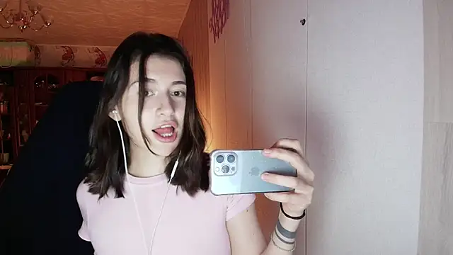 KristinaScott online show from March 1, 2026, 5:57 pm