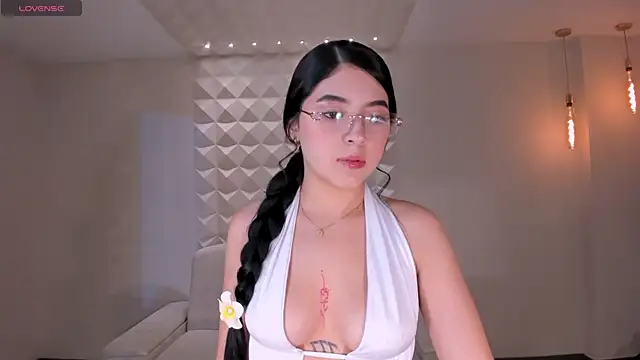 Snapshot of HaileyRoss_ chatting on March 26, 2026, 11:41 am HaileyRoss online show from March 26, 2026, 11:41 am