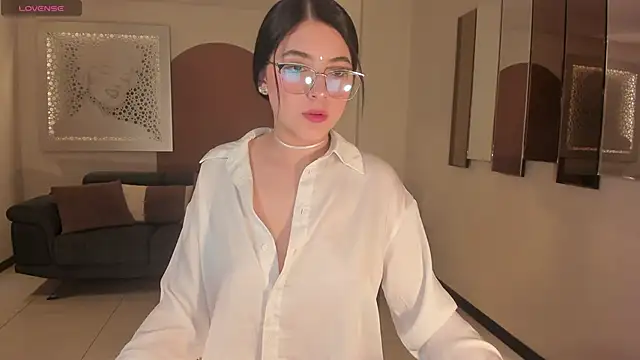 HaileyRoss  online show from December 5, 2025, 12:04 pm