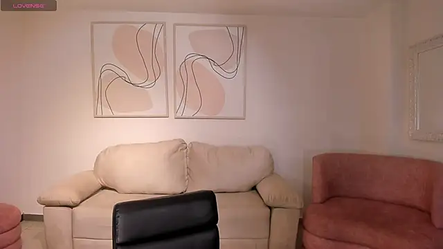 Snapshot of HaileyRoss_ chatting on February 18, 2026, 11:39 am HaileyRoss online show from February 18, 2026, 11:39 am