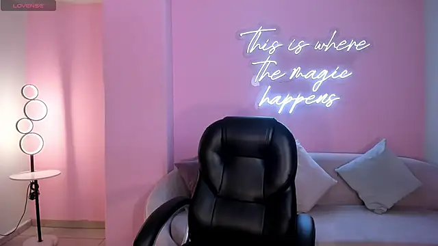 Snapshot of SophieLanne chatting on March 6, 2026, 4:07 am SophieLanne online show from March 6, 2026, 4:07 am