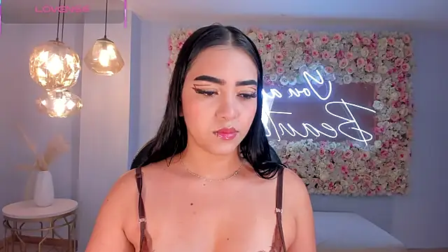 Snapshot of SophieLanne chatting on February 13, 2026, 4:12 am SophieLanne online show from February 13, 2026, 4:12 am